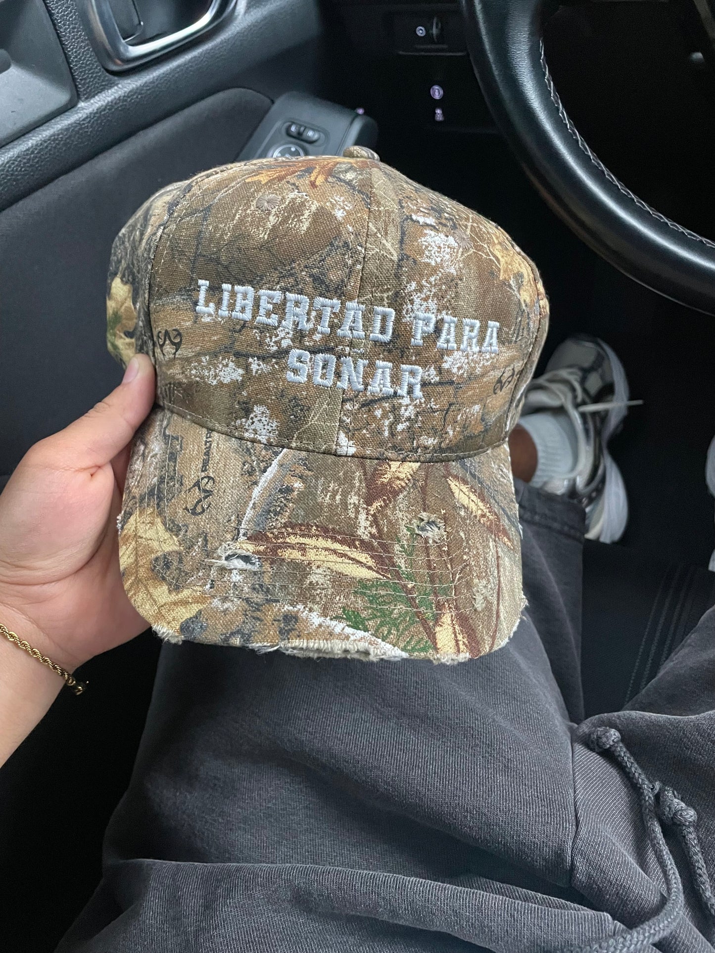 DISTRESSED CAMO HAT